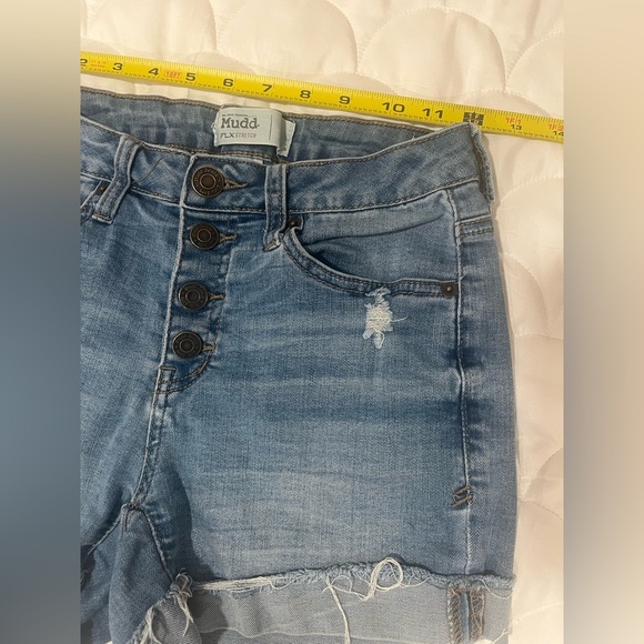 Women’s Mudd Flex Stretch Denim Jean Shorts - size 3 - Picture 2 of 6
